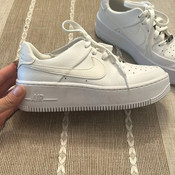 Women’s Nike Air Force 1 Sage Shoes - Picture 4 of 10